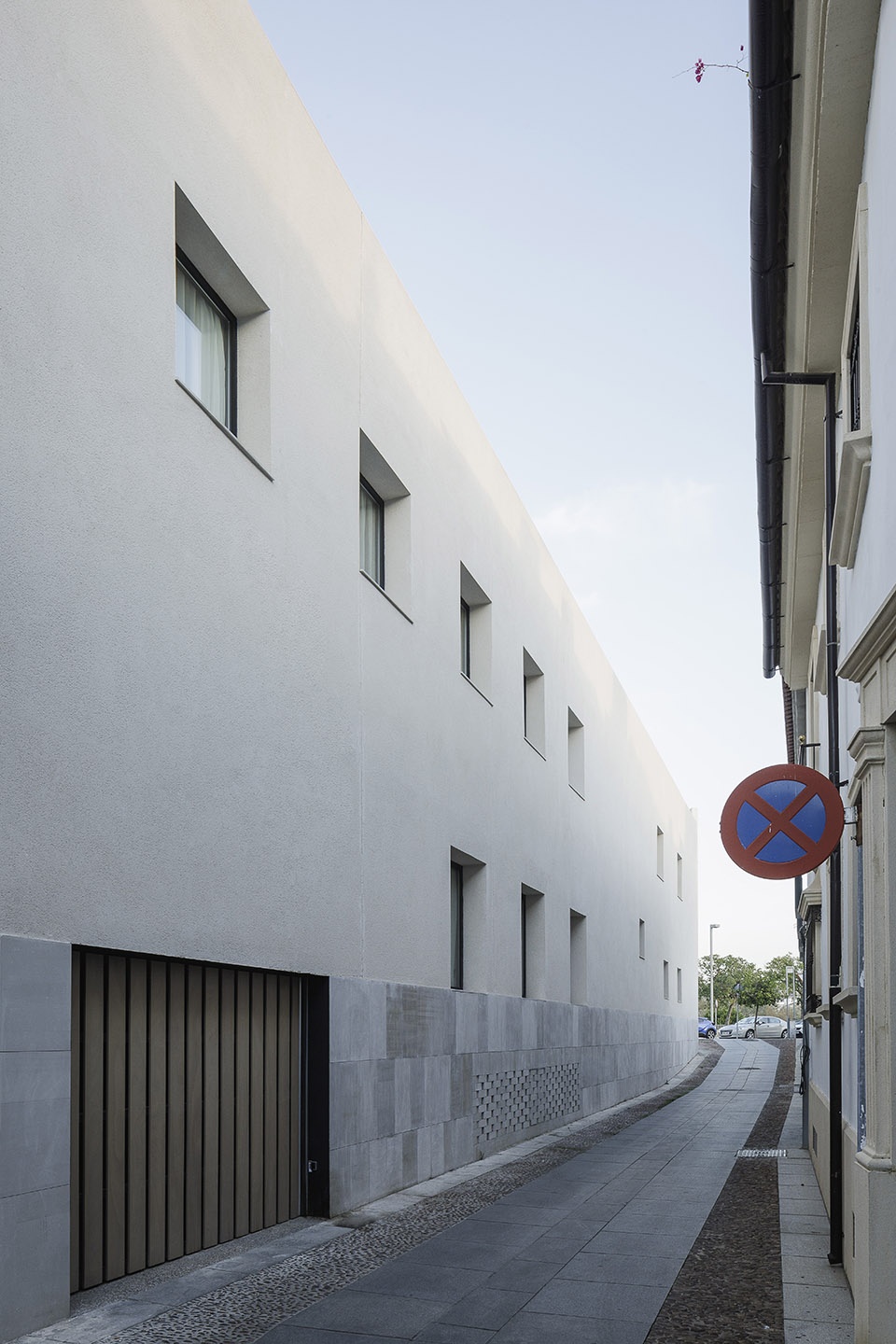 Residential building in Campo de la Verdad Laguillo Arquitectos Cayuela Marques Arquitectos