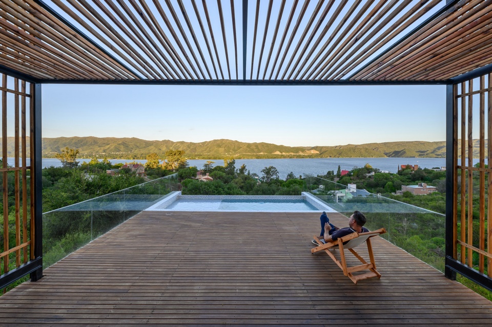 siquiman lodge by pablo senmartin architects