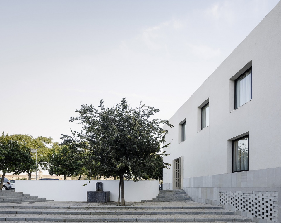 Residential building in Campo de la Verdad Laguillo Arquitectos Cayuela Marques Arquitectos
