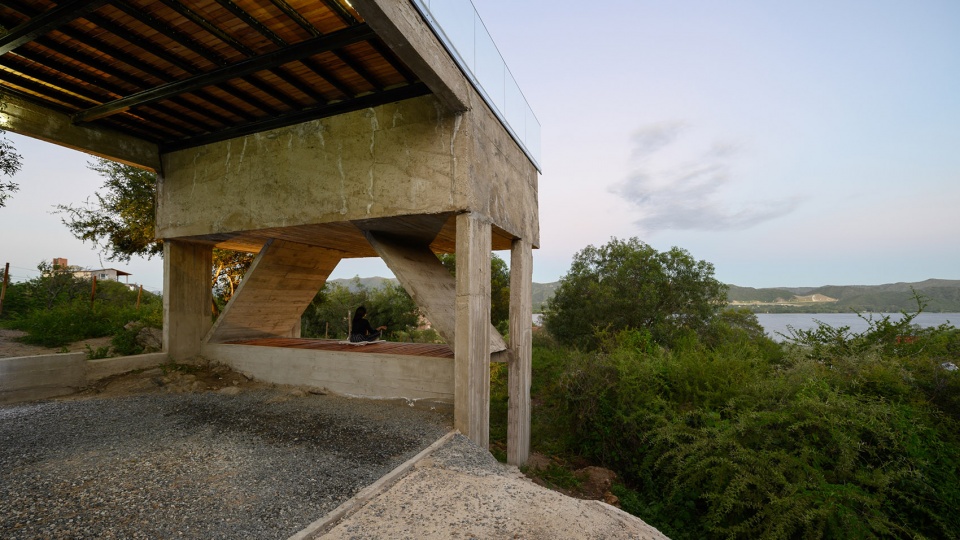 siquiman lodge by pablo senmartin architects