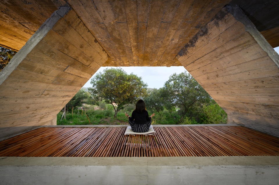 siquiman lodge by pablo senmartin architects