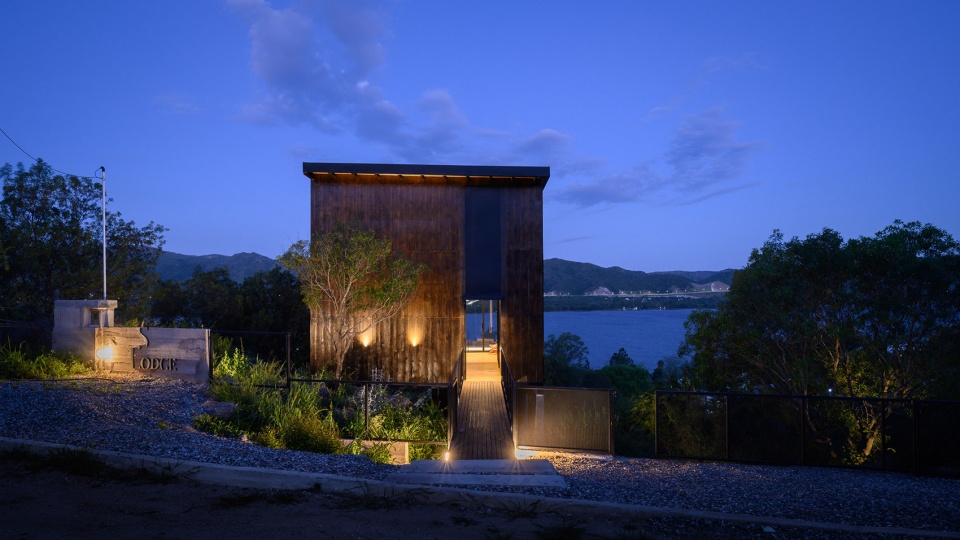 siquiman lodge by pablo senmartin architects