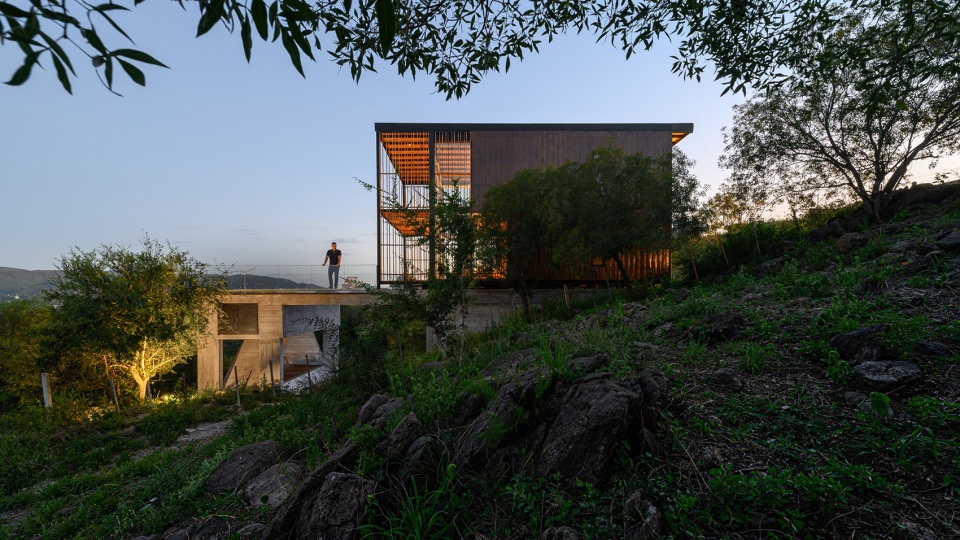 siquiman lodge by pablo senmartin architects