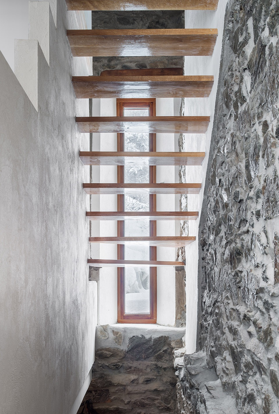 house renovation alt pirineu spain by hiha studio