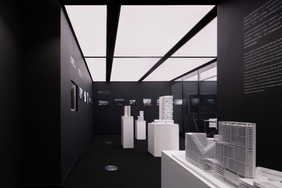 Black and White Vessel line