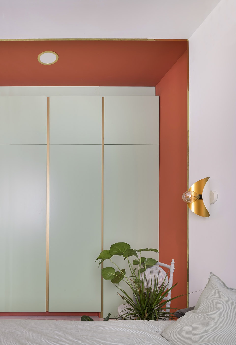house in a haberdashery spain by ooiio architecture