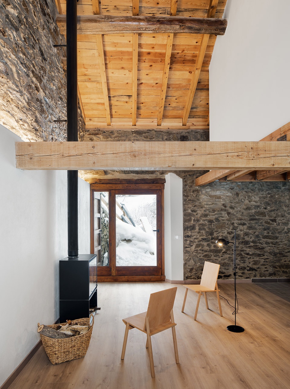 house renovation alt pirineu spain by hiha studio