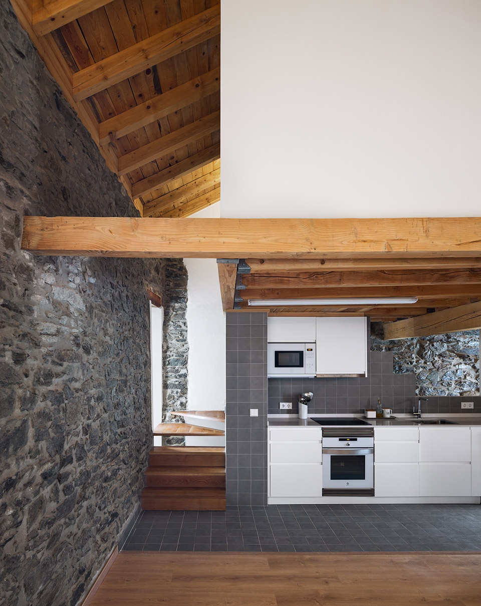 house renovation alt pirineu spain by hiha studio