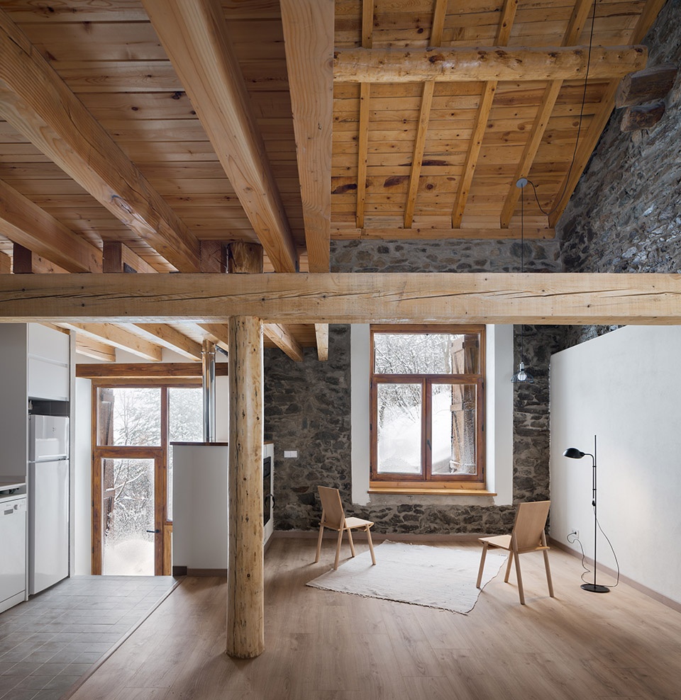 house renovation alt pirineu spain by hiha studio