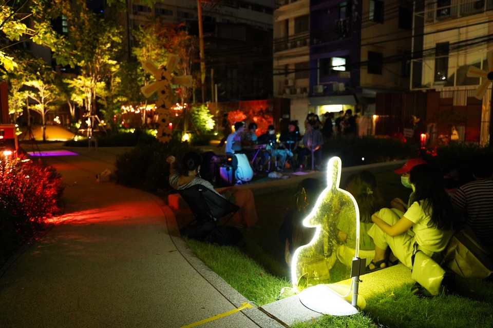 wat hua lamphong rukkhaniwet park by shma