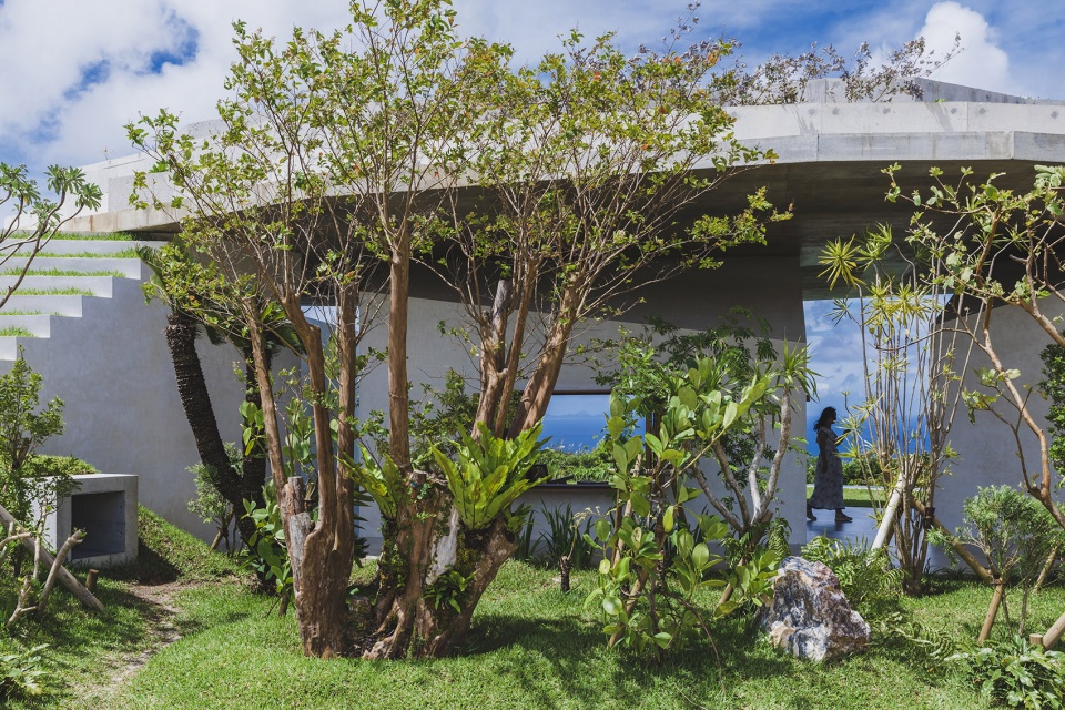 house in nakijin by studio cochi architects