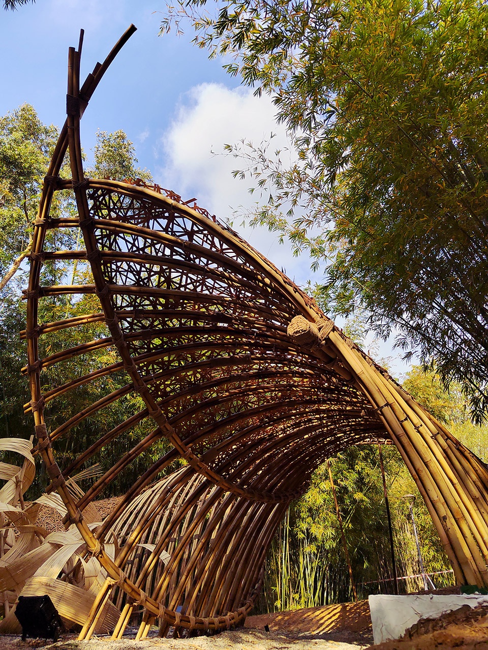 Surging Post station in the bamboo forest by Shenzhen Beryl Environmental Art Design Engineering Co Ltd
