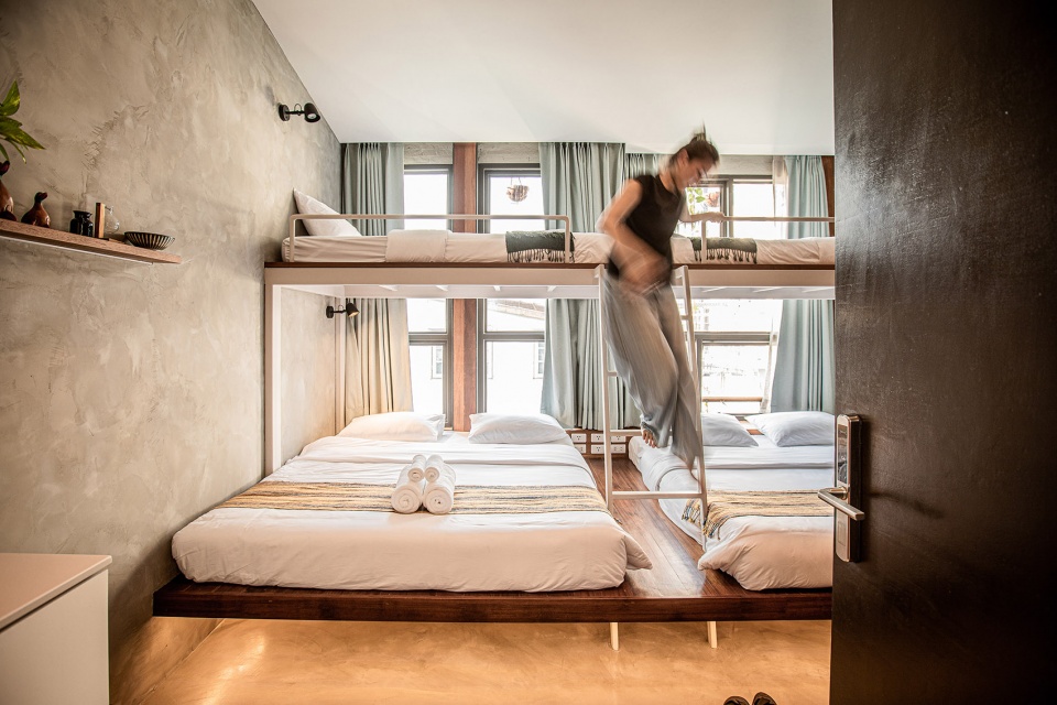 tamni hostel by po d architects