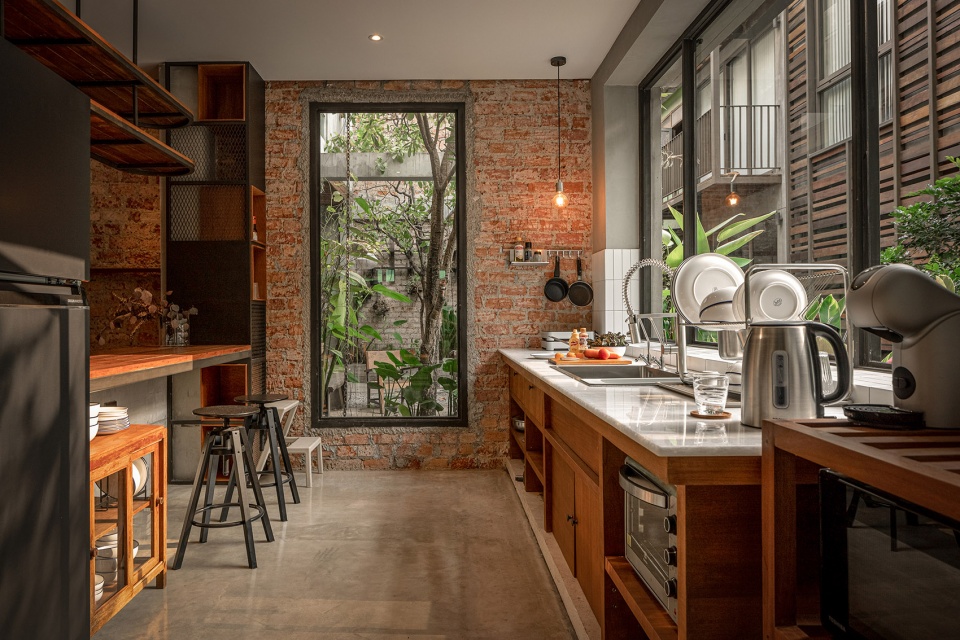 tamni hostel by po d architects