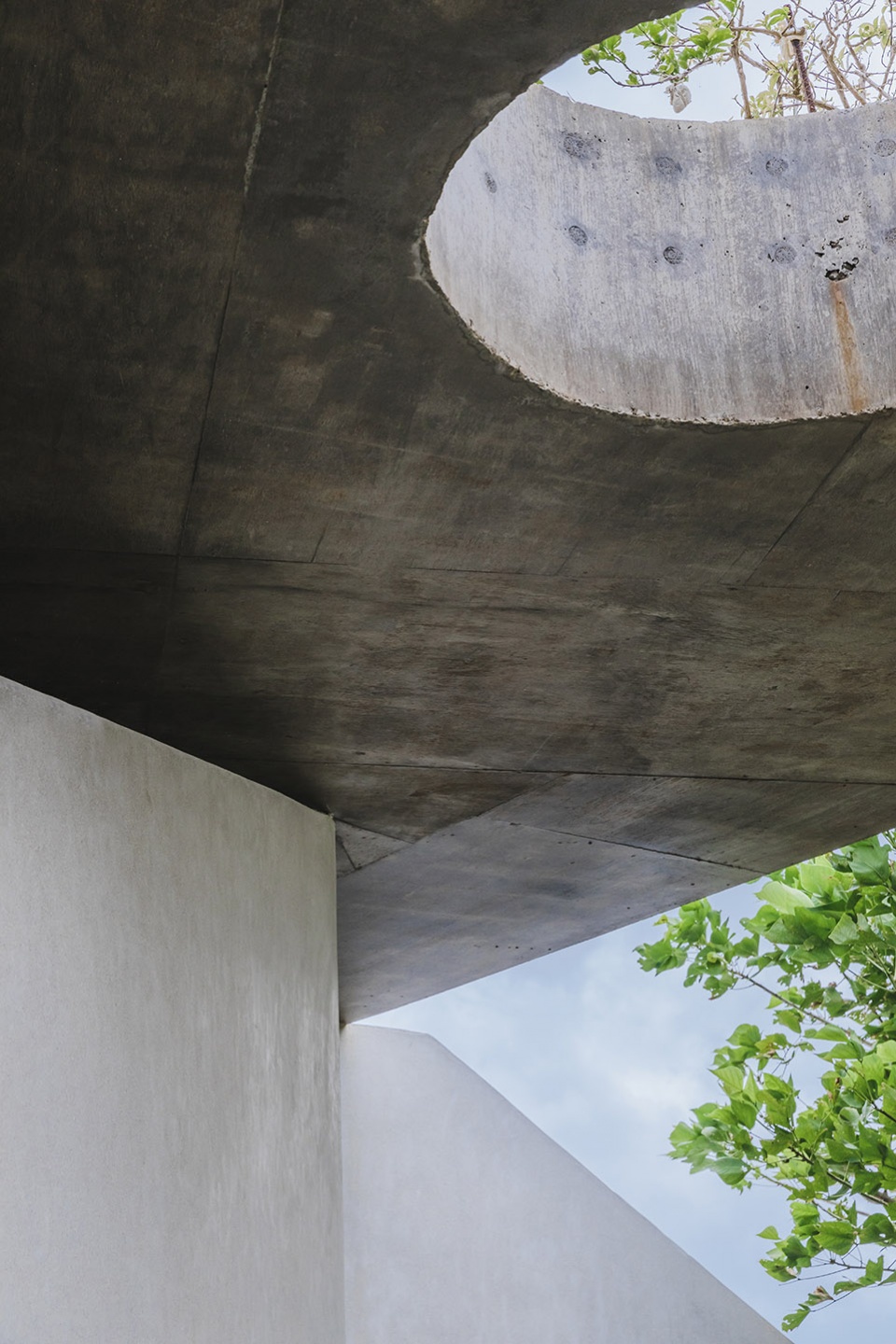 house in nakijin by studio cochi architects