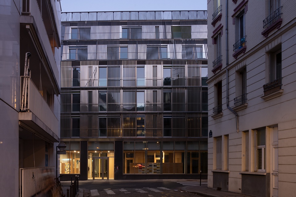 mixed use building rue castagnary by tank
