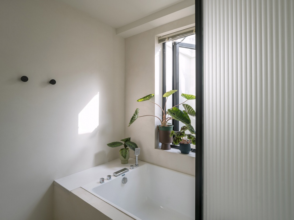 living with plants by manmandesign