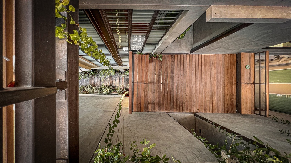 tamni hostel by po d architects