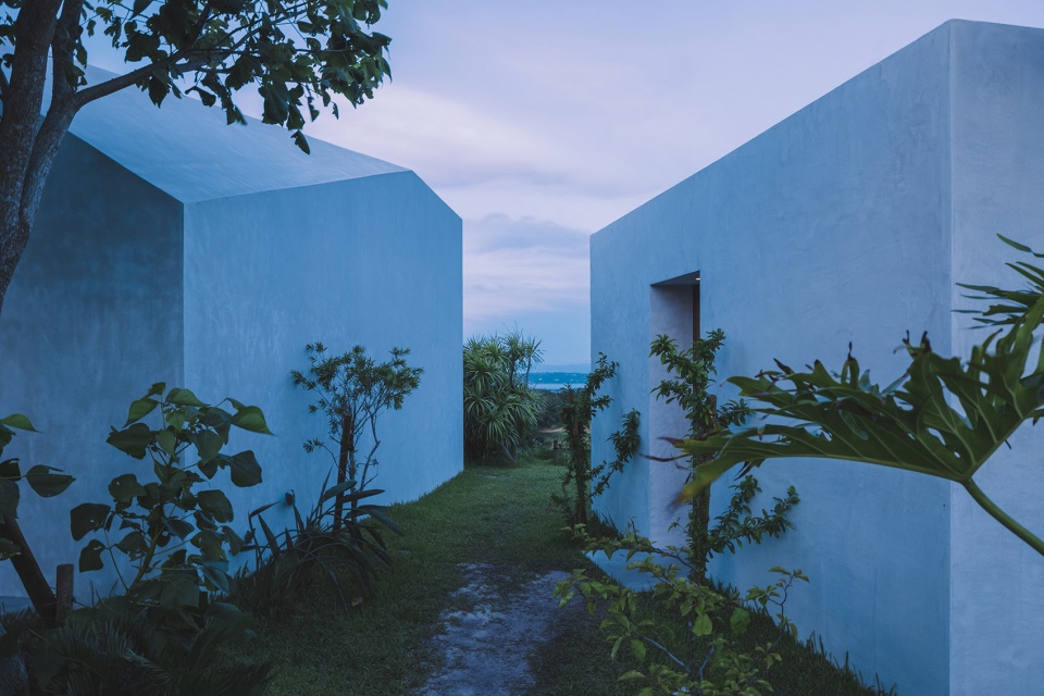 house in nakijin by studio cochi architects