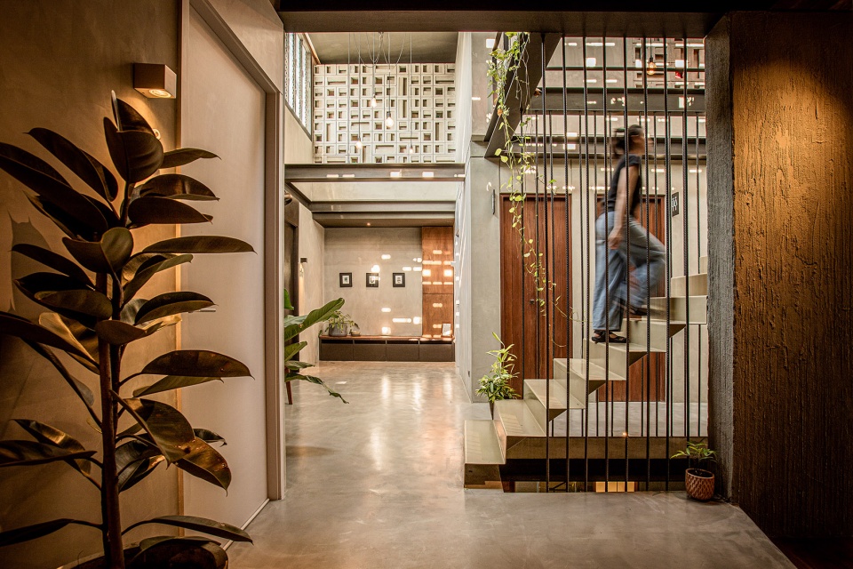 tamni hostel by po d architects