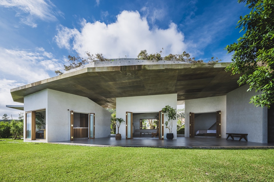 house in nakijin by studio cochi architects