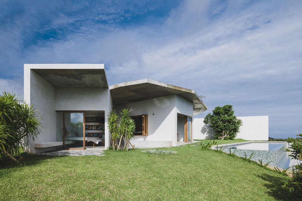 house in nakijin by studio cochi architects