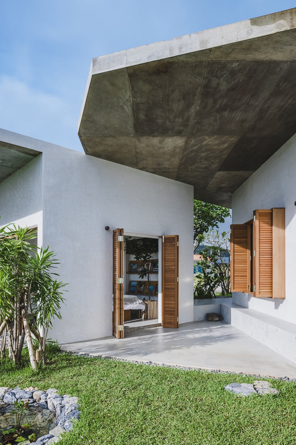 house in nakijin by studio cochi architects