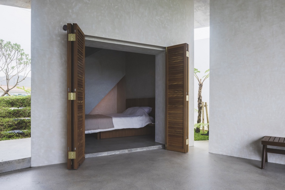 house in nakijin by studio cochi architects