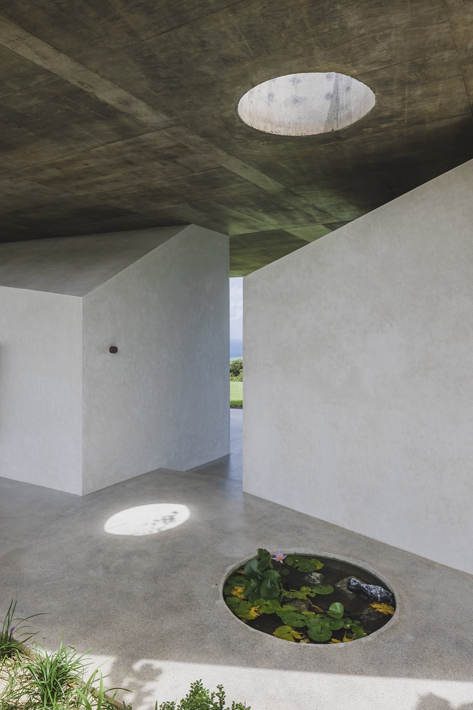 house in nakijin by studio cochi architects