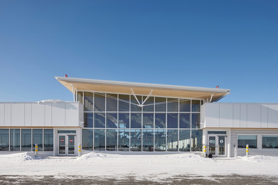 a new terminal building for the chibougamau chapais airport canada by evoq artcad in joint venture