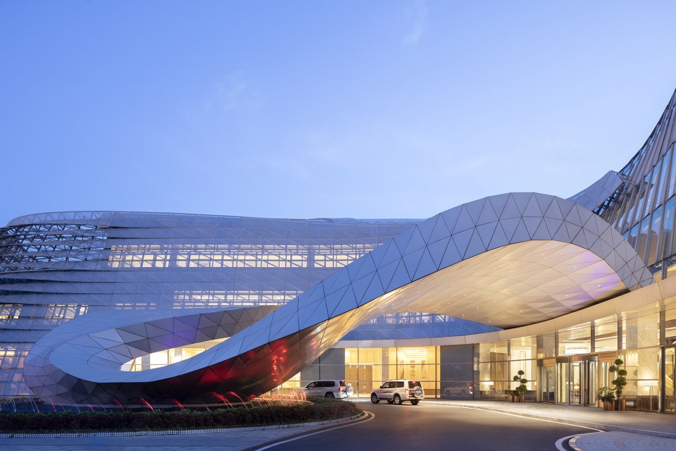 Nefertiti Tower Five Star Luxury Hotel Coophimmelblau