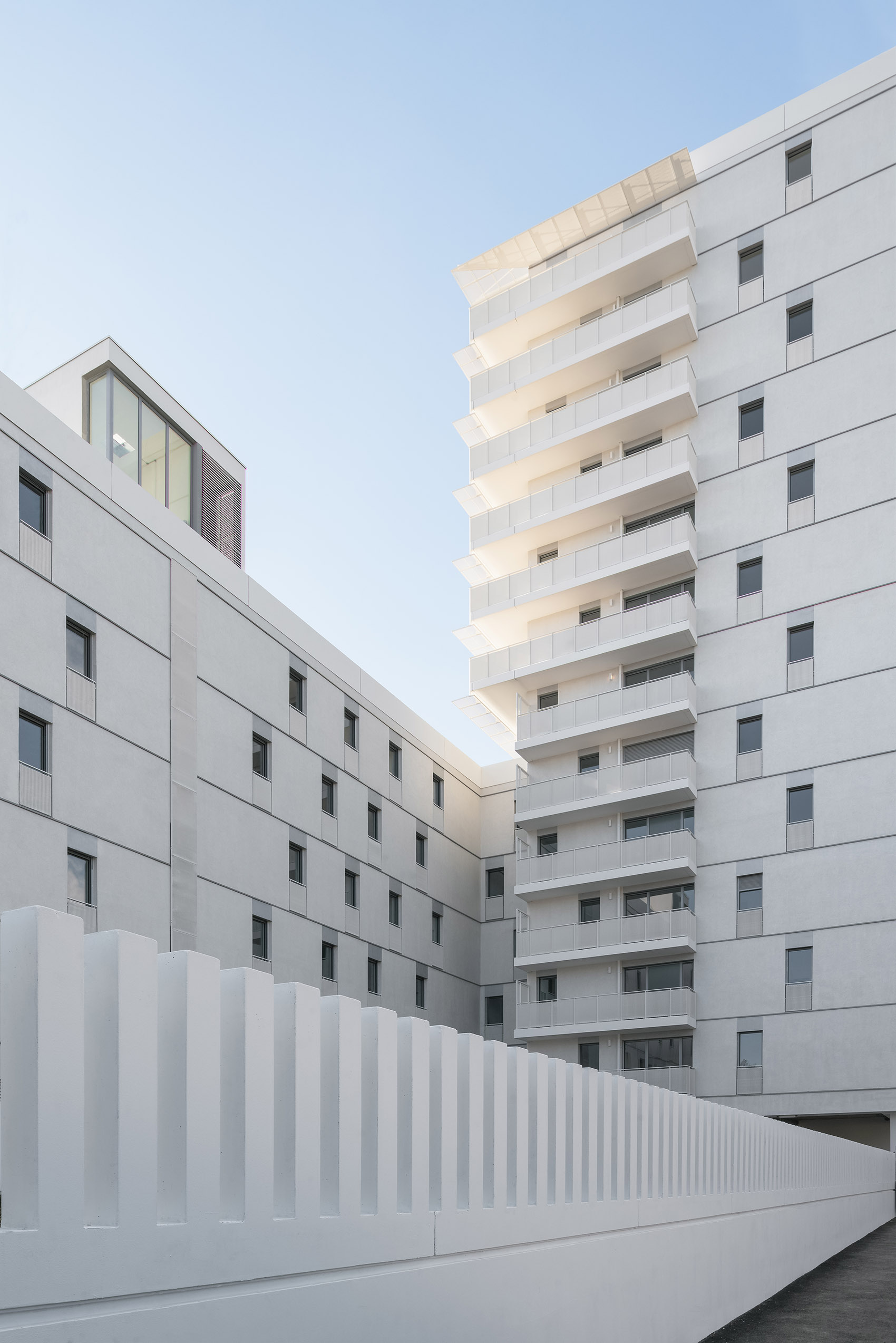 110 housing units in Toulouse, France by CoBe Architecture & Paysage