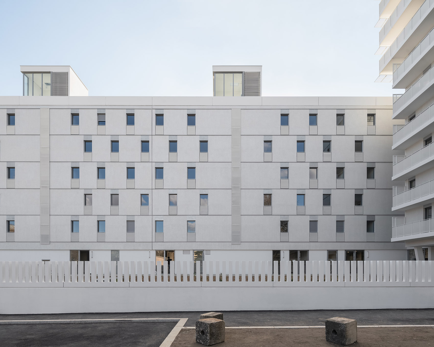 110 housing units in Toulouse, France by CoBe Architecture & Paysage