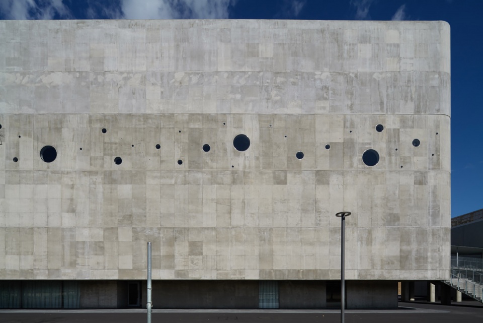 waseda university honjo senior high school gymnasium by nikken sekkei ltd