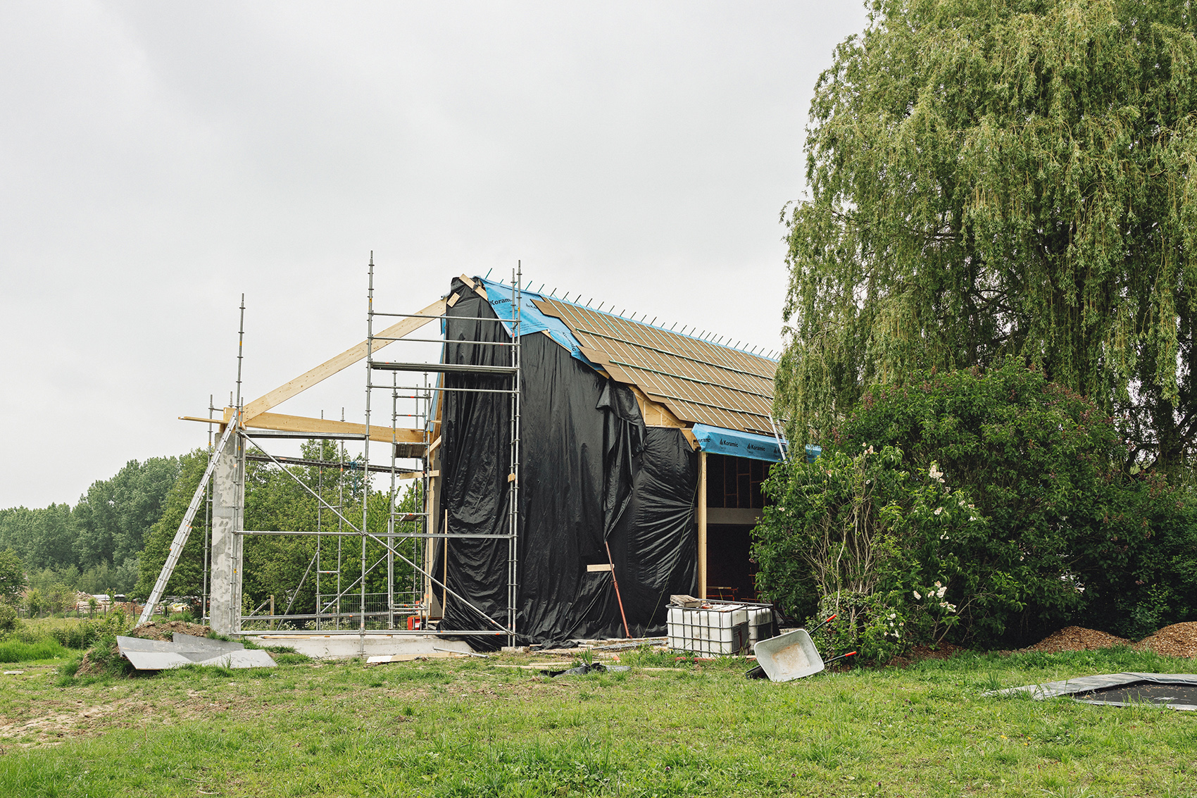 Under the Willow Tree House by Objekt Architecten 谷德设计网