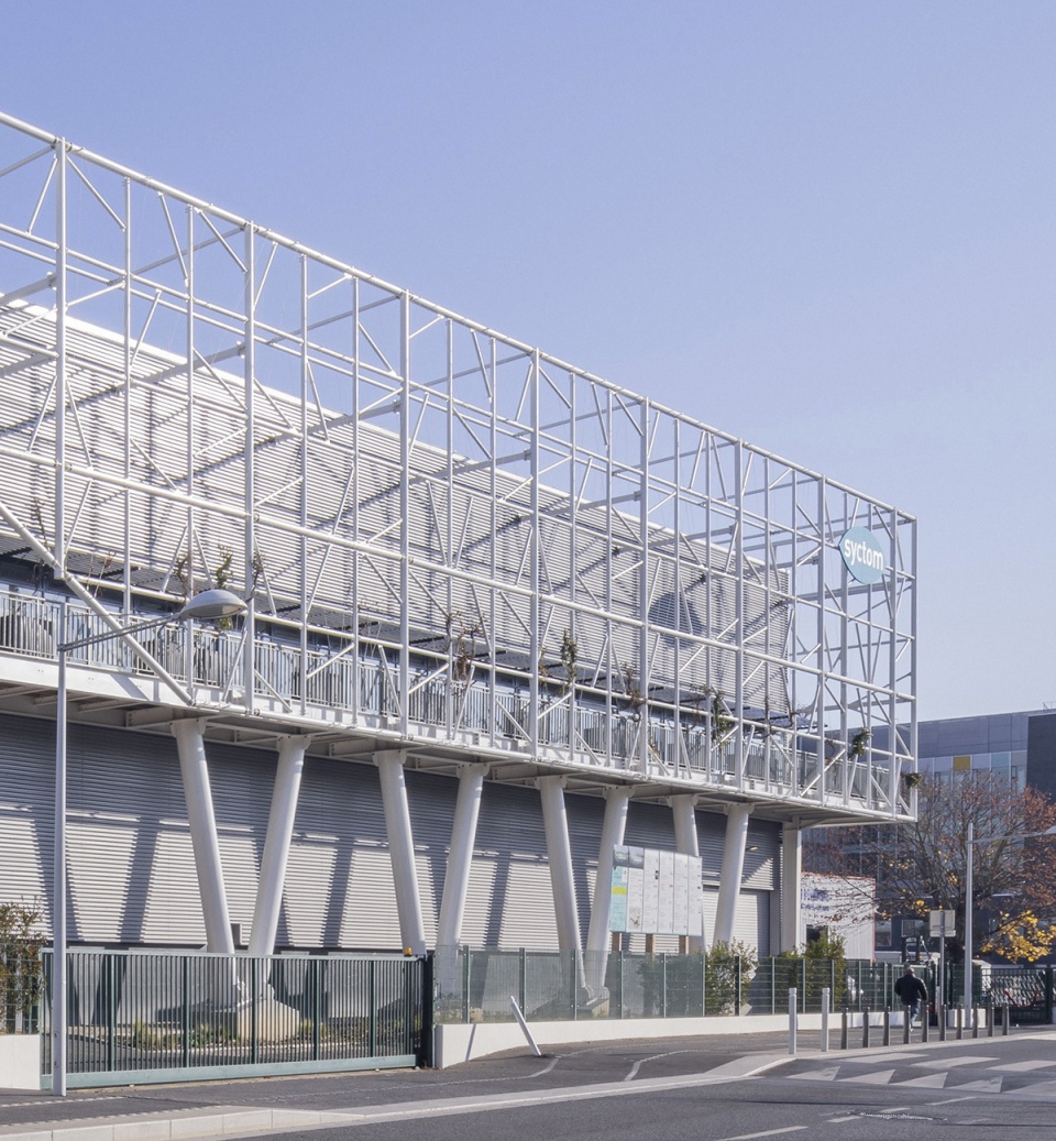 restructuring of the selective collection sorting center in nanterre by le devehat vuarnesson architectes