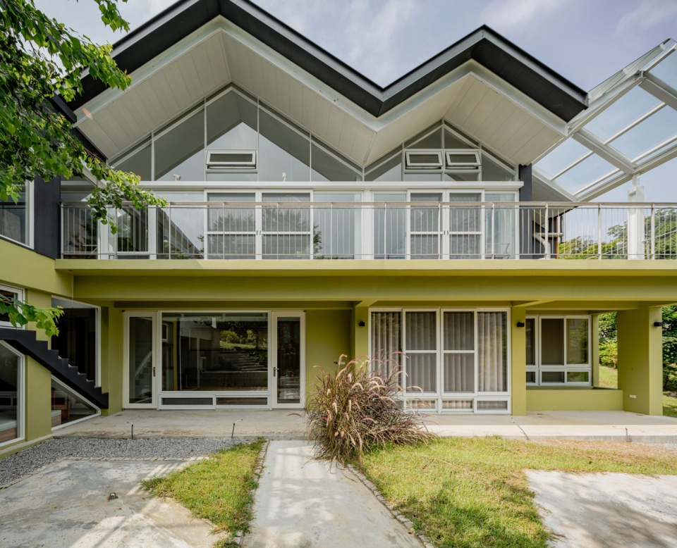 Under the roof House by Emerge Architects 1