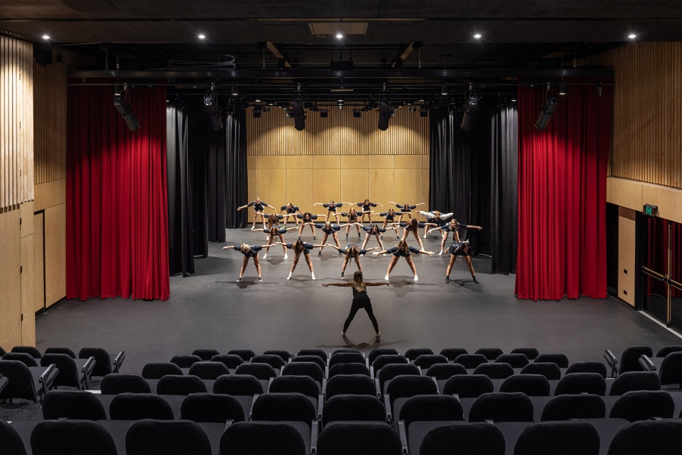 Belridge Secondary College Performing Arts Centre by iredale pedersen hook architects