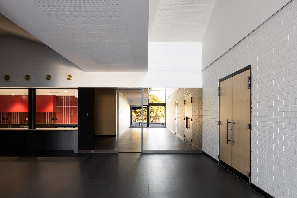 Belridge Secondary College Performing Arts Centre by iredale pedersen hook architects