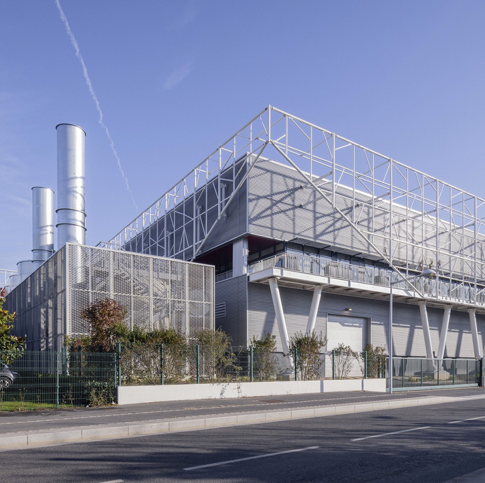restructuring of the selective collection sorting center in nanterre by le devehat vuarnesson architectes