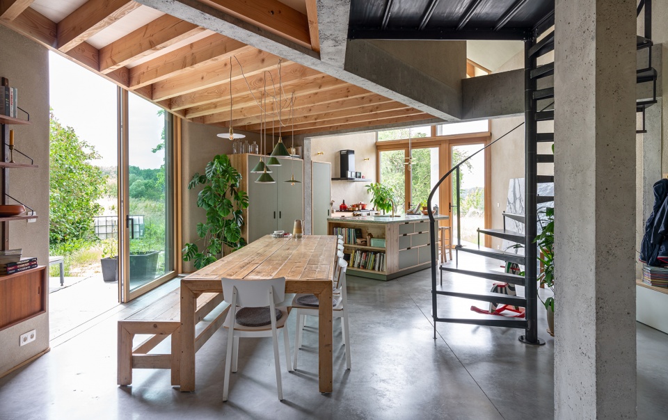 under the willow tree house by objekt architecten