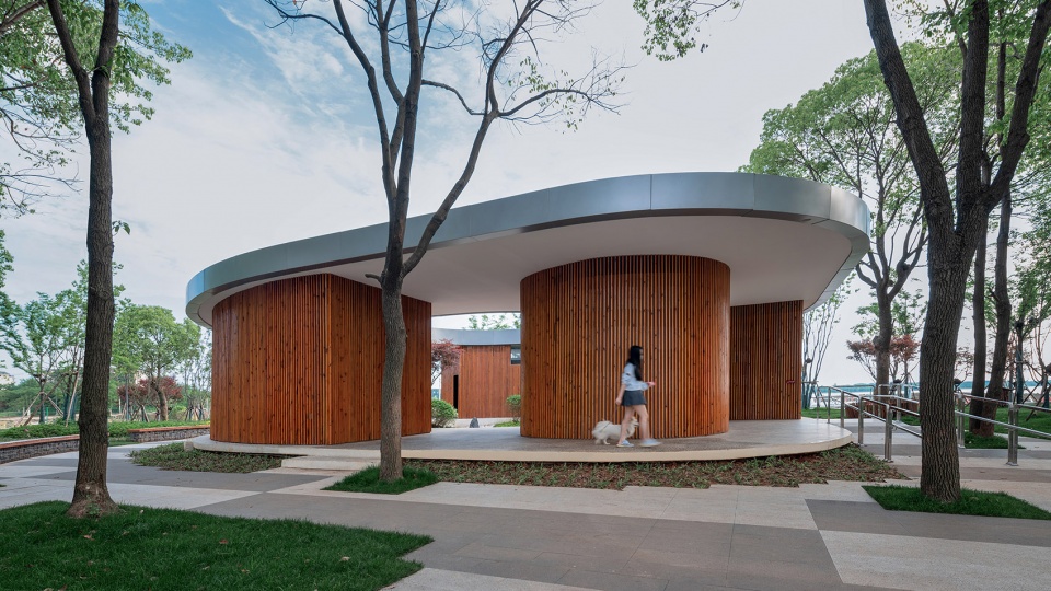 lakeside rest station landscape public toilet of liangzi lake by upa