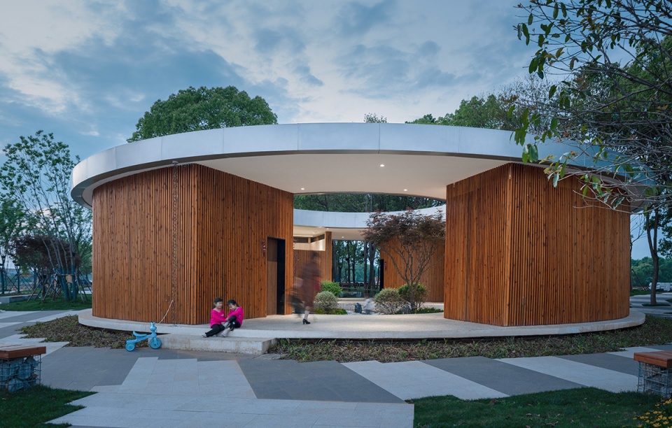 lakeside rest station landscape public toilet of liangzi lake by upa