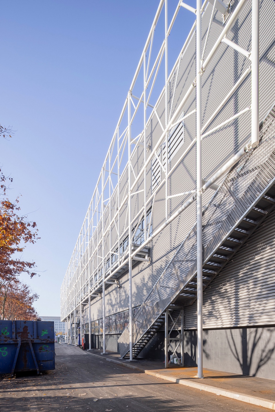 restructuring of the selective collection sorting center in nanterre by le devehat vuarnesson architectes