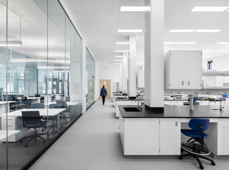 applied science hub by nfoe architectes