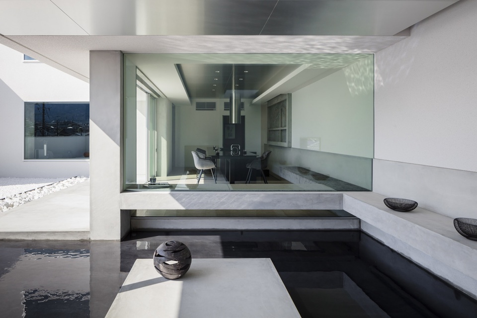 hilltop house by formkouchi kimura architects