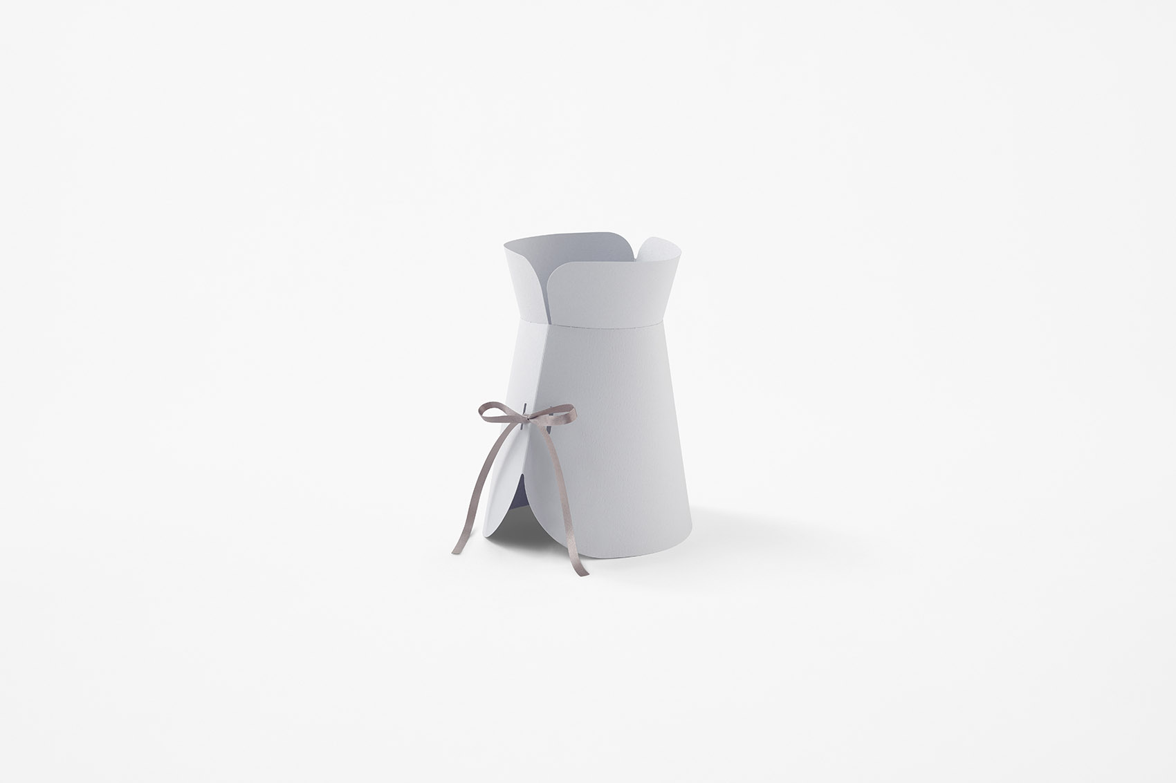 Crepe bouquet by nendo