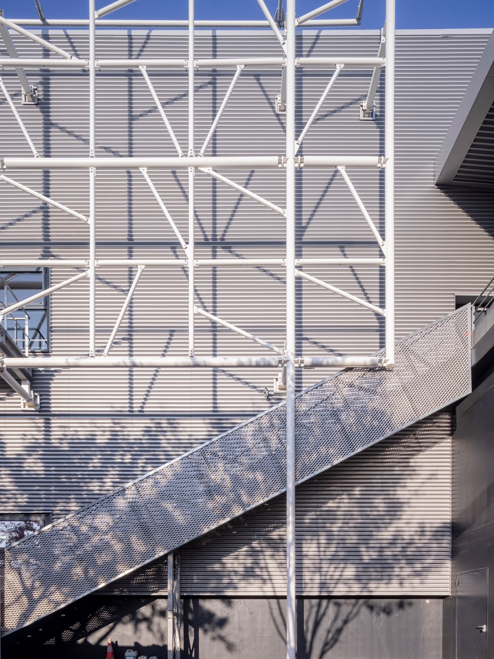 restructuring of the selective collection sorting center in nanterre by le devehat vuarnesson architectes