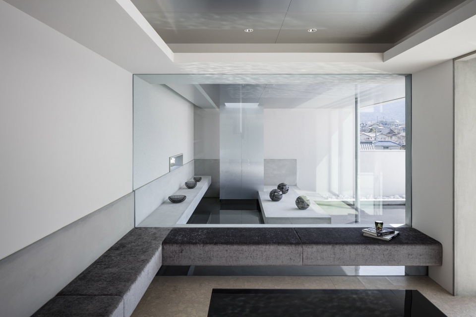 hilltop house by formkouchi kimura architects