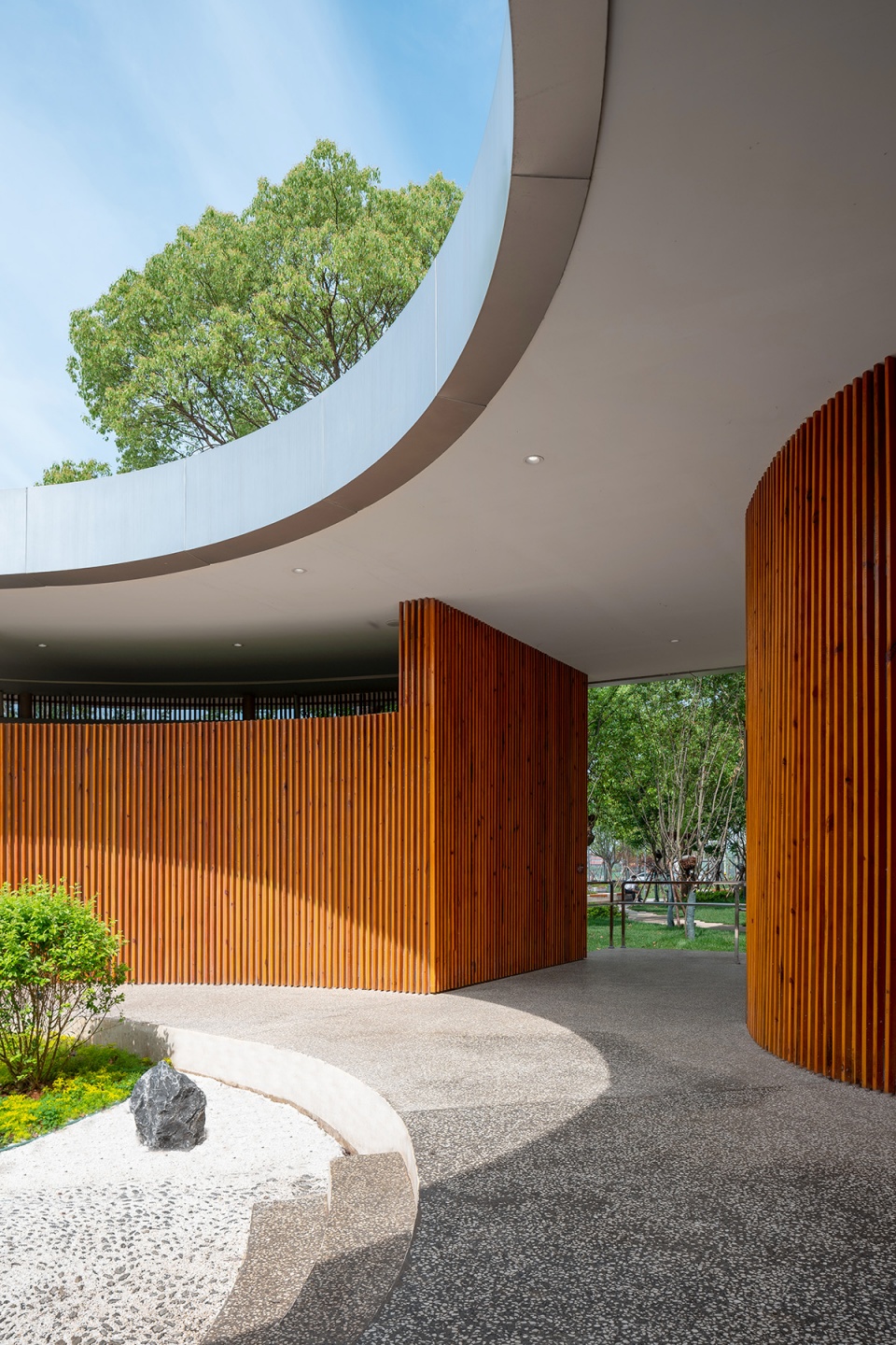 lakeside rest station landscape public toilet of liangzi lake by upa